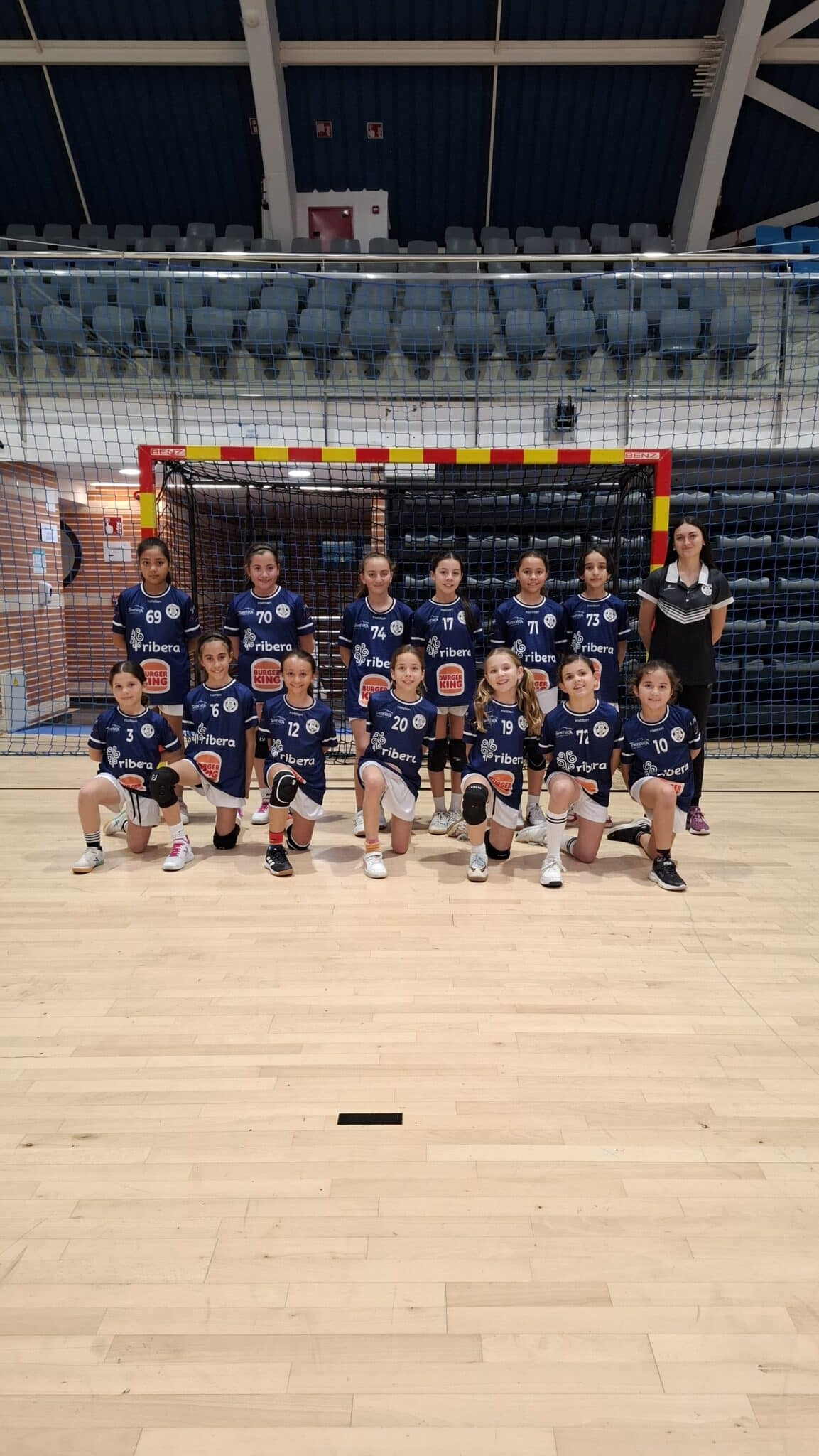 Equipo benjamín femenino de balonmano del CBM Mare Nostrum Torrevieja