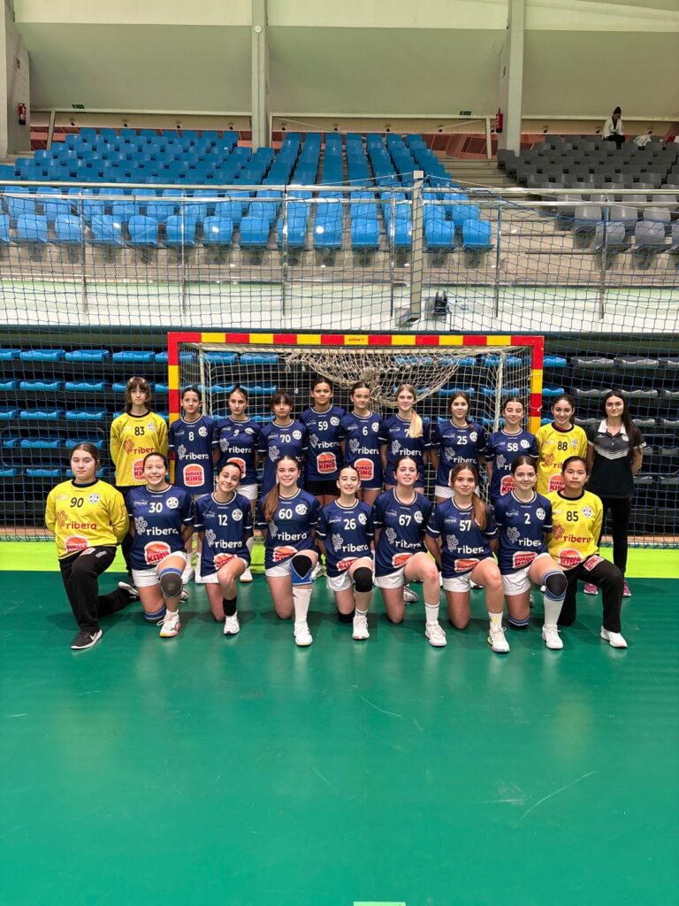Equipo infantil femenino de balonmano del CBM Mare Nostrum Torrevieja