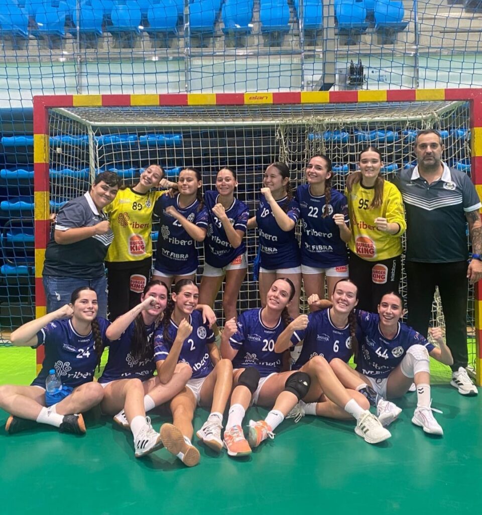 Equipo juvenil femenino de balonmano del CBM Mare Nostrum Torrevieja
